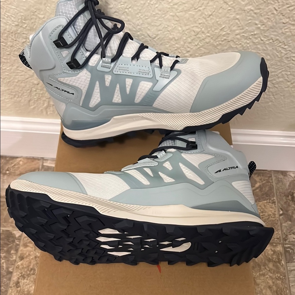 NWT Altra Waterproof Lone Peak Mid All Weather 2  Hiking boots
